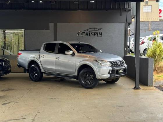 MITSUBISHI L200 TRITON 2.4 16V TURBO DIESEL SPORT HPE CD 4P 4X4 AUTOMÁTICO